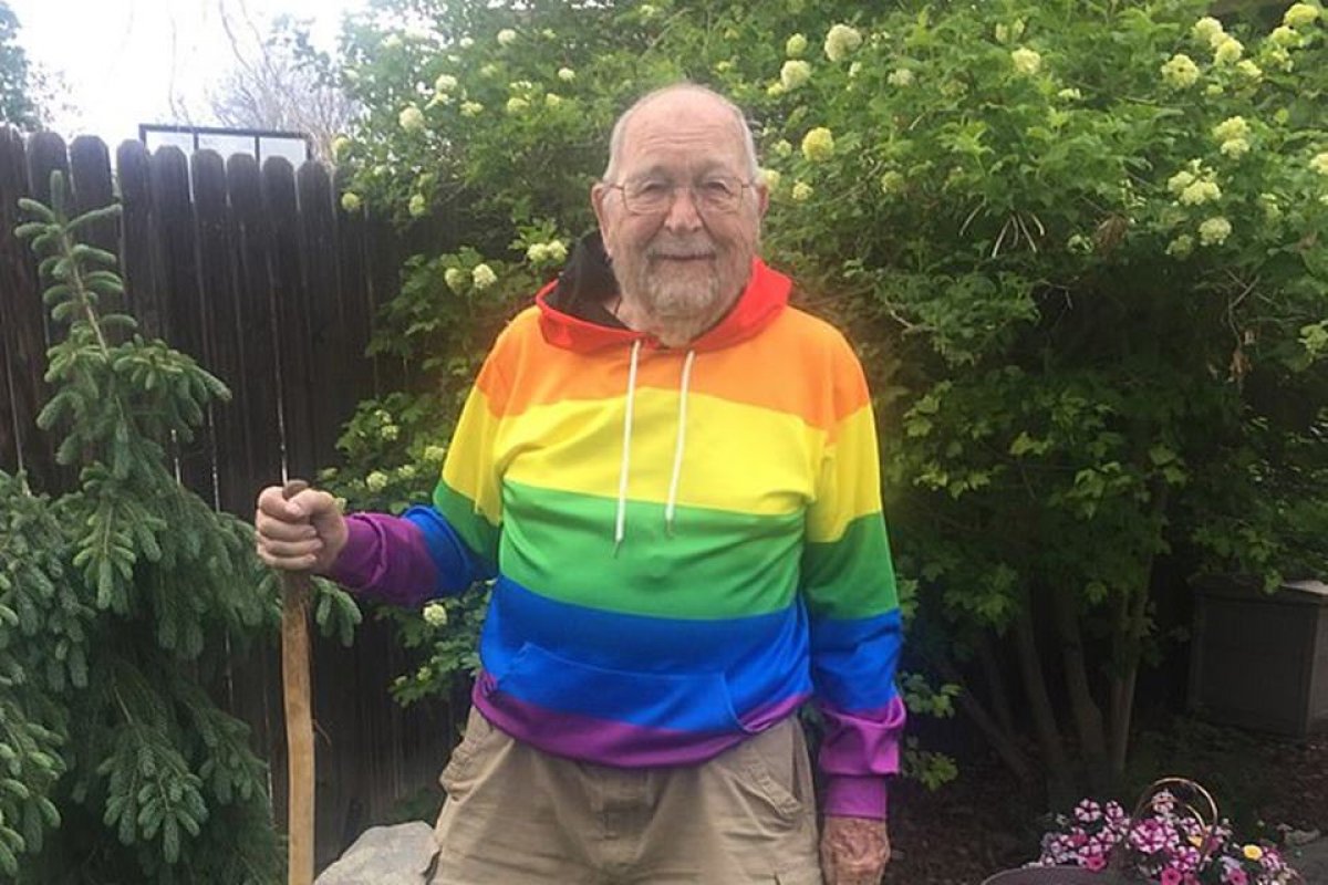 Pandemia faz Idoso de 90 anos assumir que é gay
