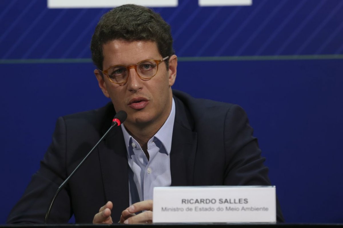 MPF pede à Justiça afastamento do ministro do Ministério do Meio Ambiente