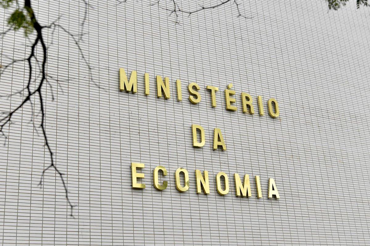 Governo suspende recadastramento de aposentados até setembro