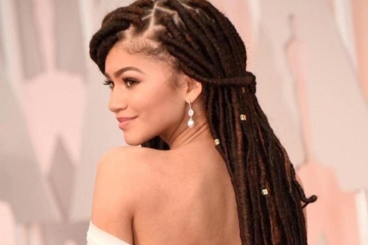 Dreadlock de lã é opção para mudança de visual temporária 