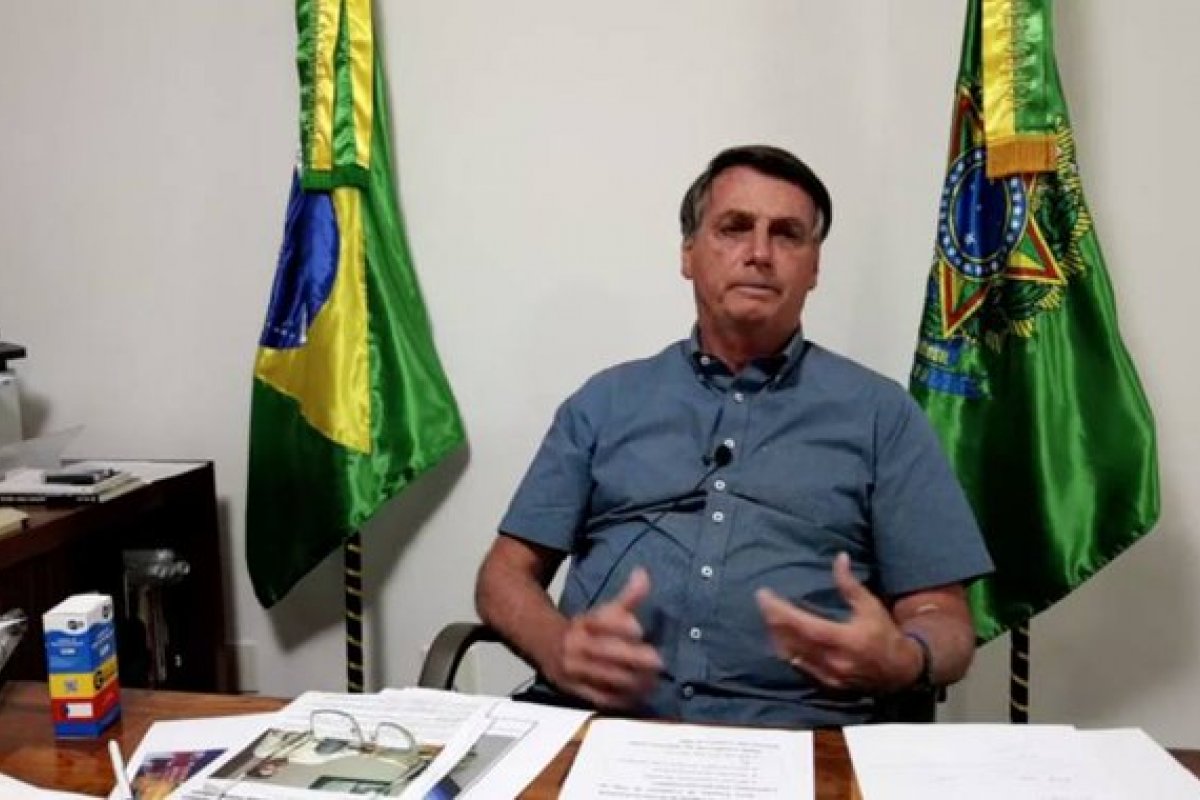 Bolsonaro diz que a não aplicação do horário de verão economizou R$ 100 milhões 