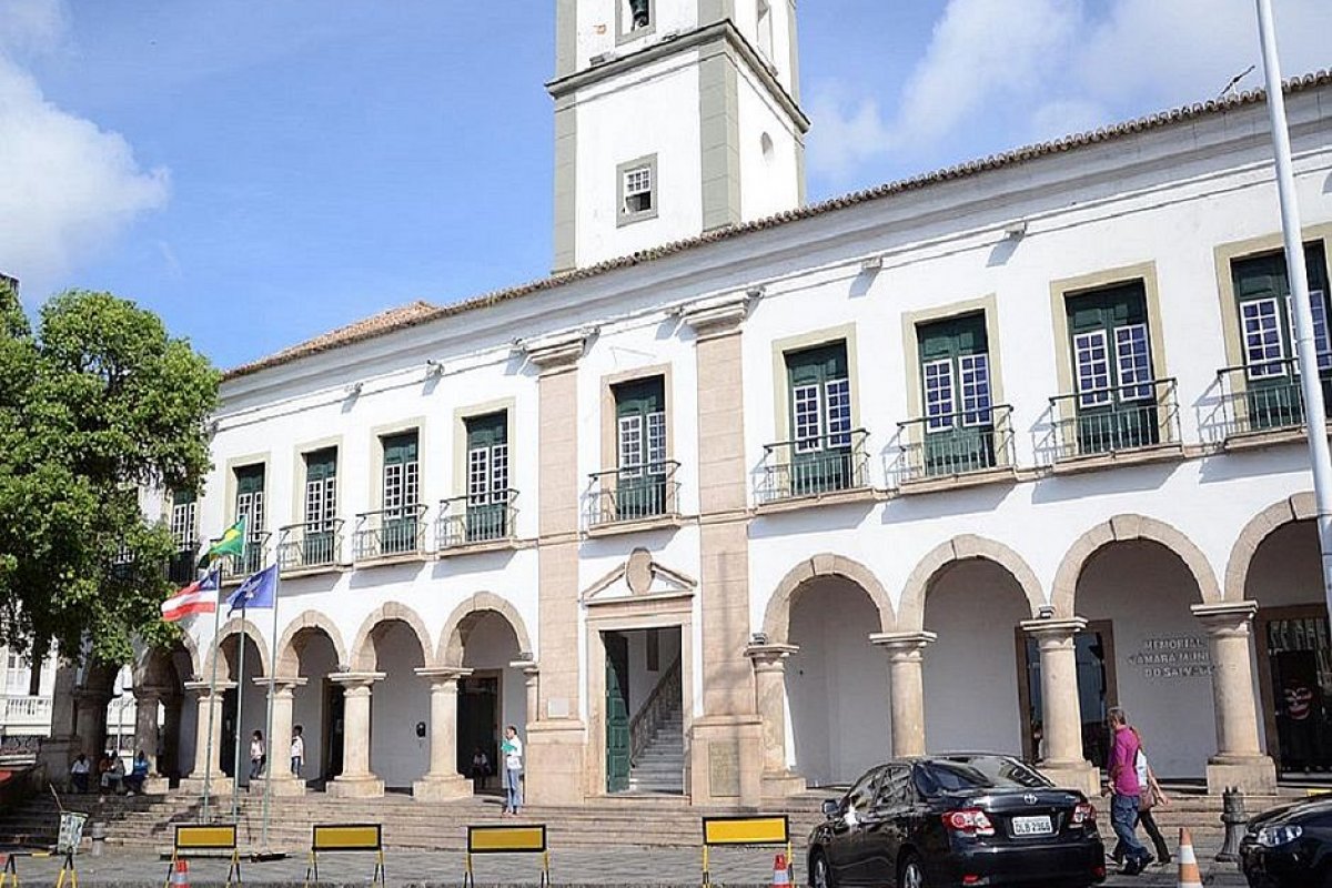Sessão na Câmara Municipal é marcada por protesto dos taxistas