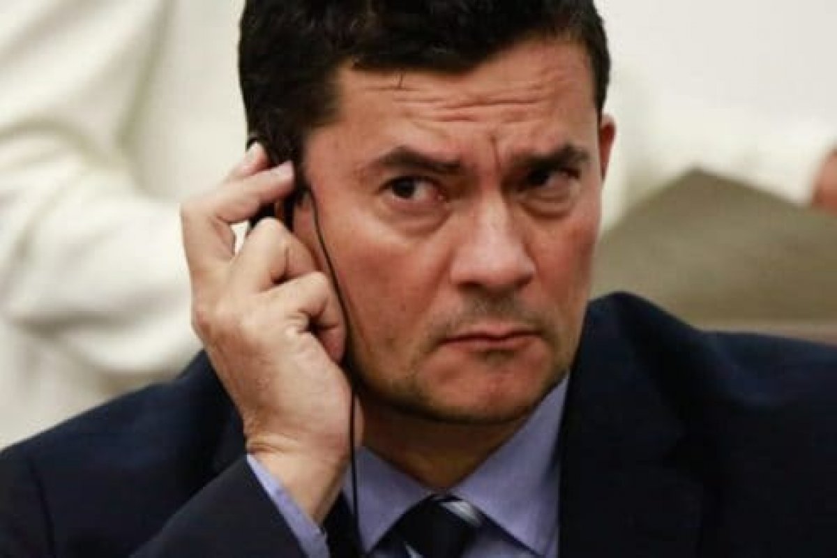 Moro espionava PGR para salvar Força Tarefa da Lava Jato, diz Veja