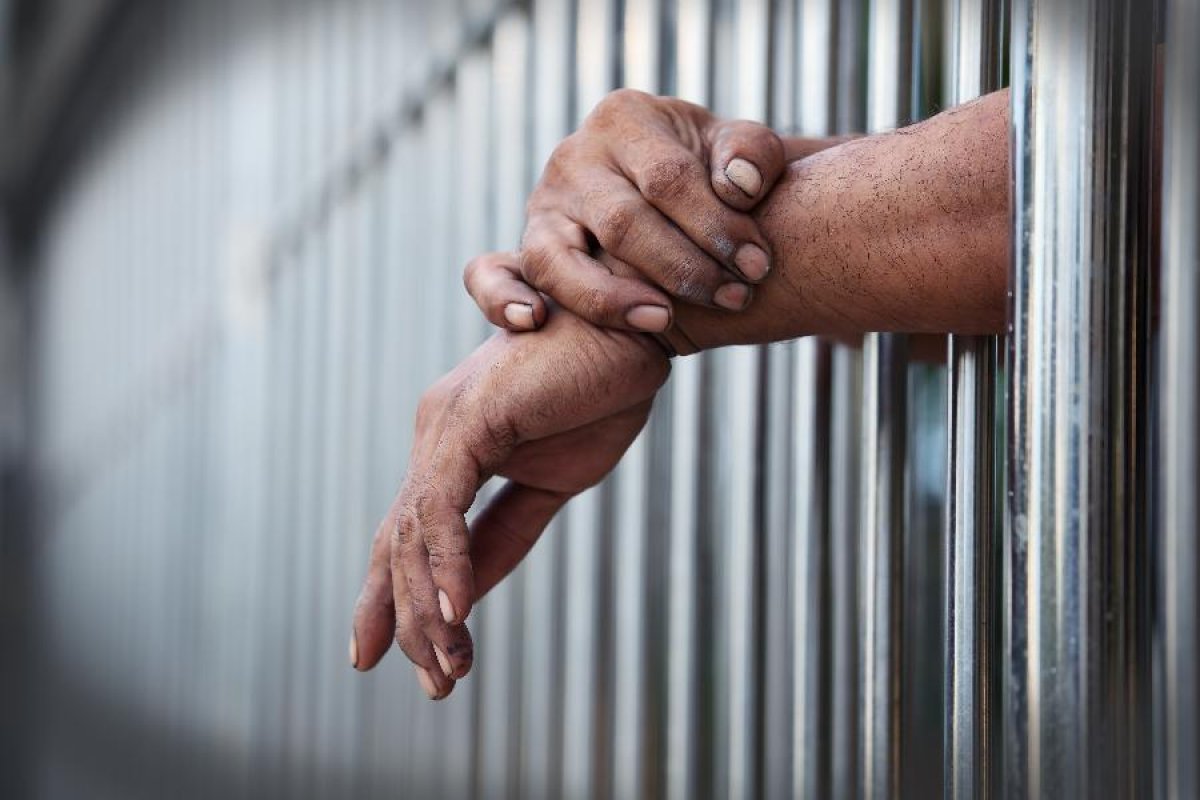 Plenário envia para CCJ projeto que obriga preso a arcar com custos da prisão
