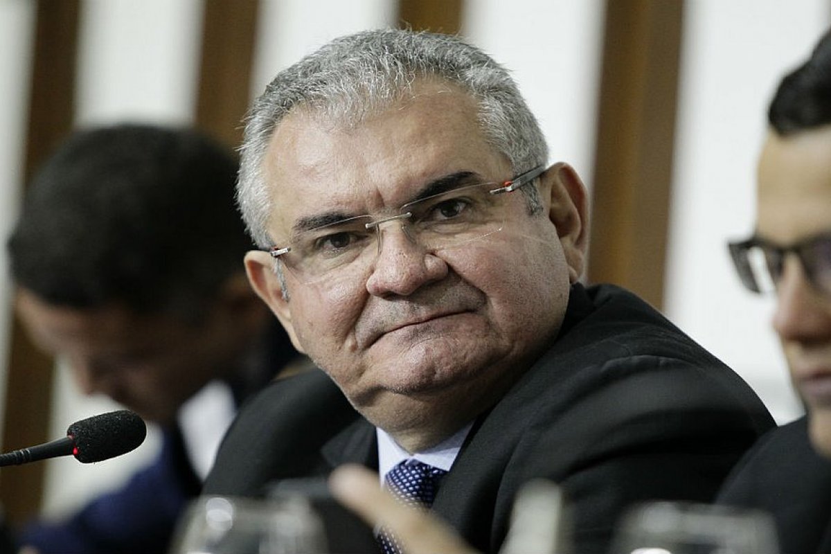 "É preciso também assegurar a livre circulação de ideias", diz Angelo Coronel ao fazer requerimento sobre contas banidas do PT