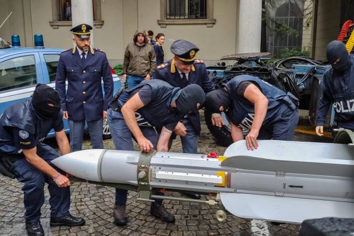 Polícia italiana encontra míssil em posse de militantes de extrema direita