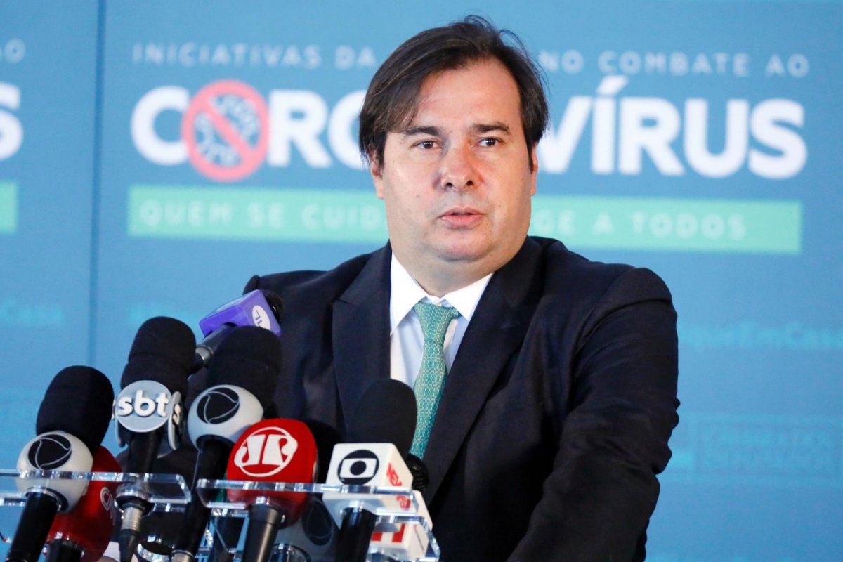 "Prefiro que  a gente não amplie essa polêmica", diz Maia sobre polêmica entre Forças Armadas e Gilmar Mendes