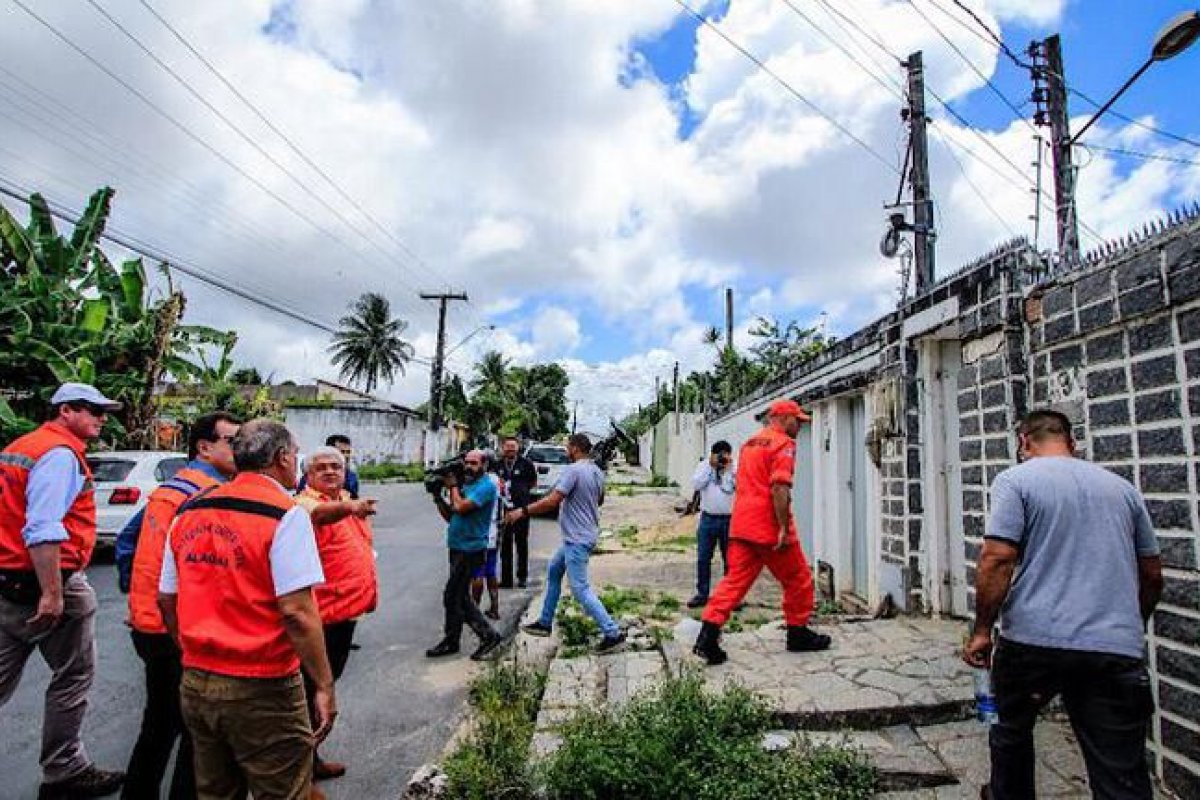 Governo libera verba para casas atingidas por rachaduras em Maceió