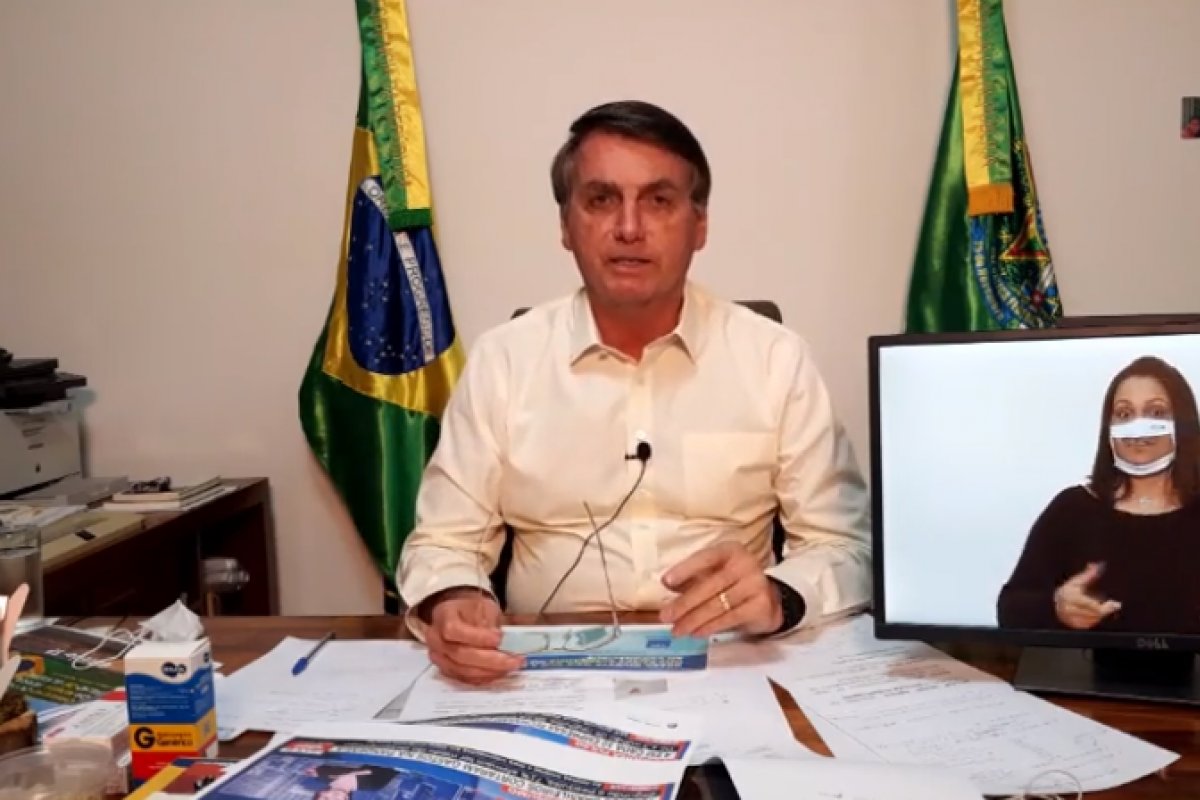 "Somos o tempo todo acusados e parte da imprensa publica mentiras", afirma Bolsonaro sobre dados do desmatamento 