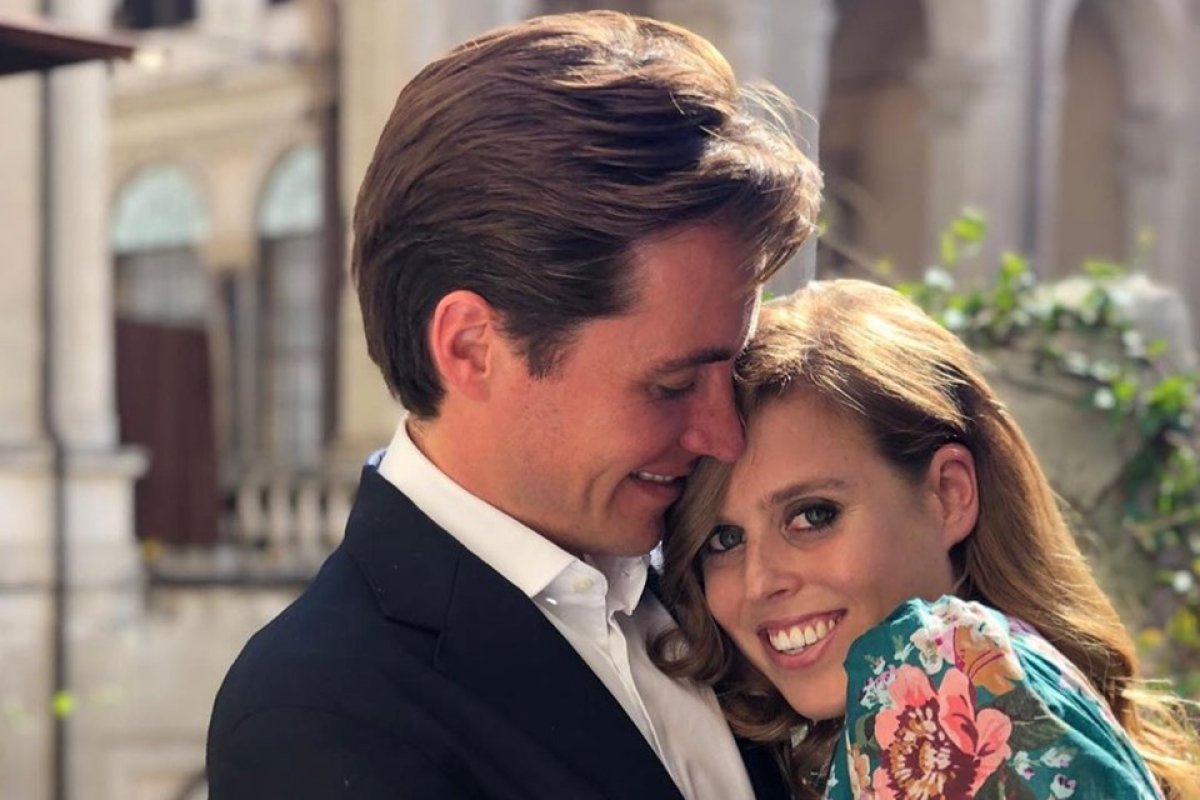 Neta da rainha Elizabeth, Princesa Beatrice se casa secretamente com conde milionário 
