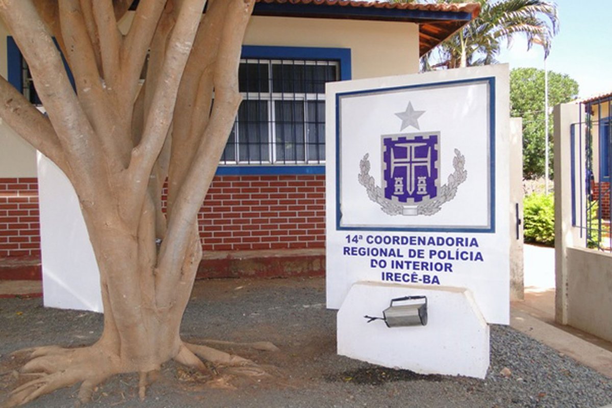 Homem é preso suspeito de invadir uma escola e tentar assassinar ex-companheira a facadas
