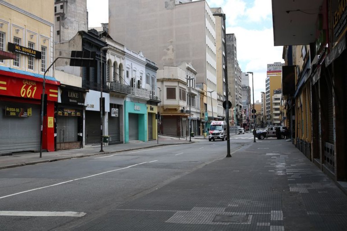 “Sem bloqueios e fechamentos das escolas, poderia ter havido mais mortes por covid-19”, diz autor de estudo