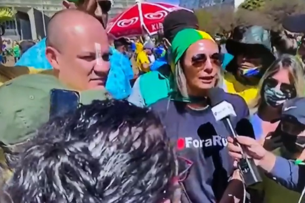 Veja vídeo: "Você não vai ganhar para prefeita, sua traíra!", diz mulher para Dayane Pimentel durante manifestações