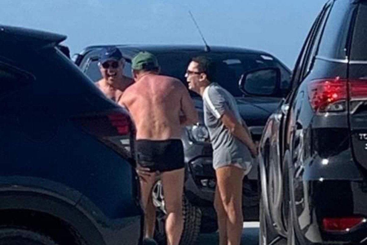 Veja vídeo: Prefeito de Belém e pré-candidato ao pleito municipal são vistos em praia lotada no Pará
