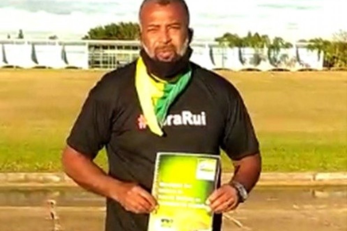 Veja vídeo: Médico de Feira de Santana vai à Brasília entregar documento a Bolsonaro