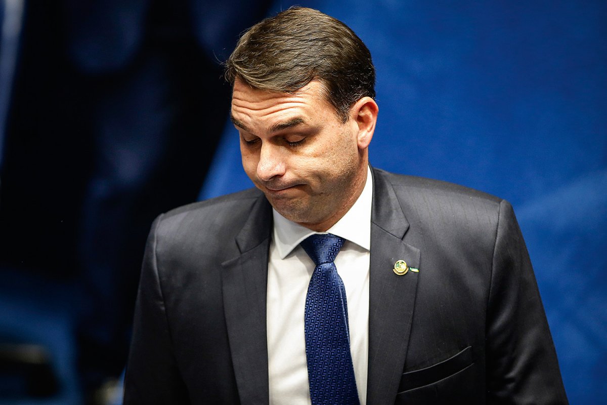 "Ele está preocupado com minha vaga no senado", diz Flavio Bolsonaro sobre Paulo Marinho