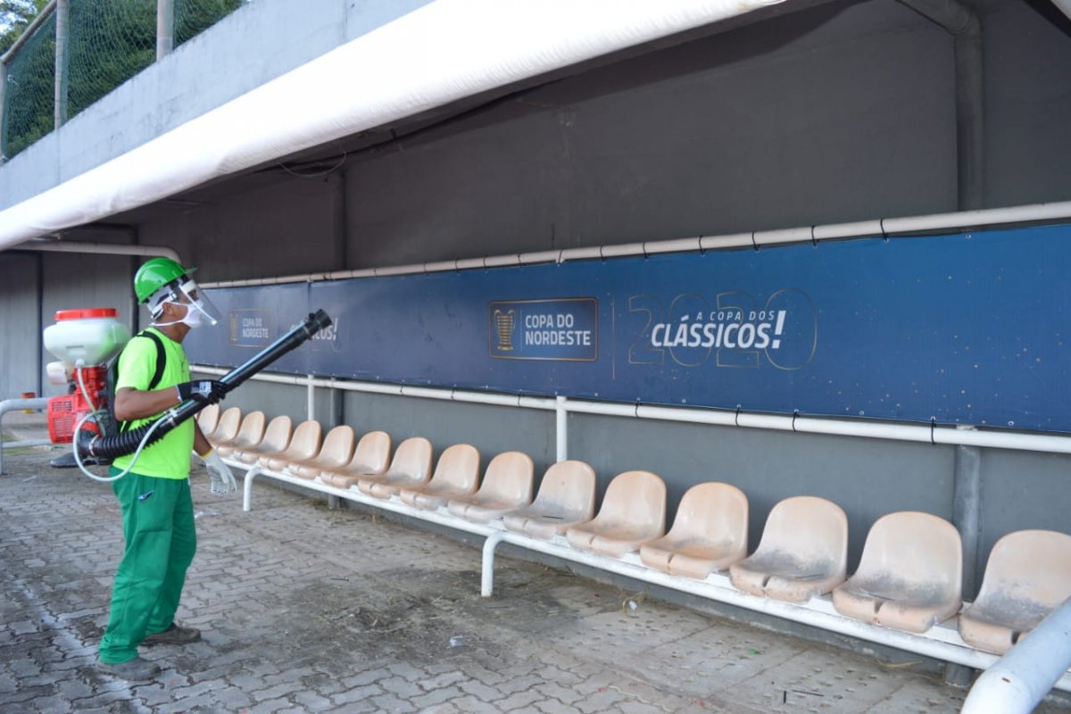 Estádio de Pituaçu passa por desinfecção para receber jogos da Copa do Nordeste