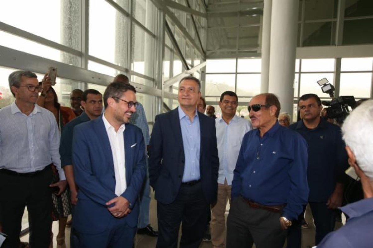 TCE vê indícios de superfaturamento de R$1,2 milhão em teatro inaugurado por Rui Costa 