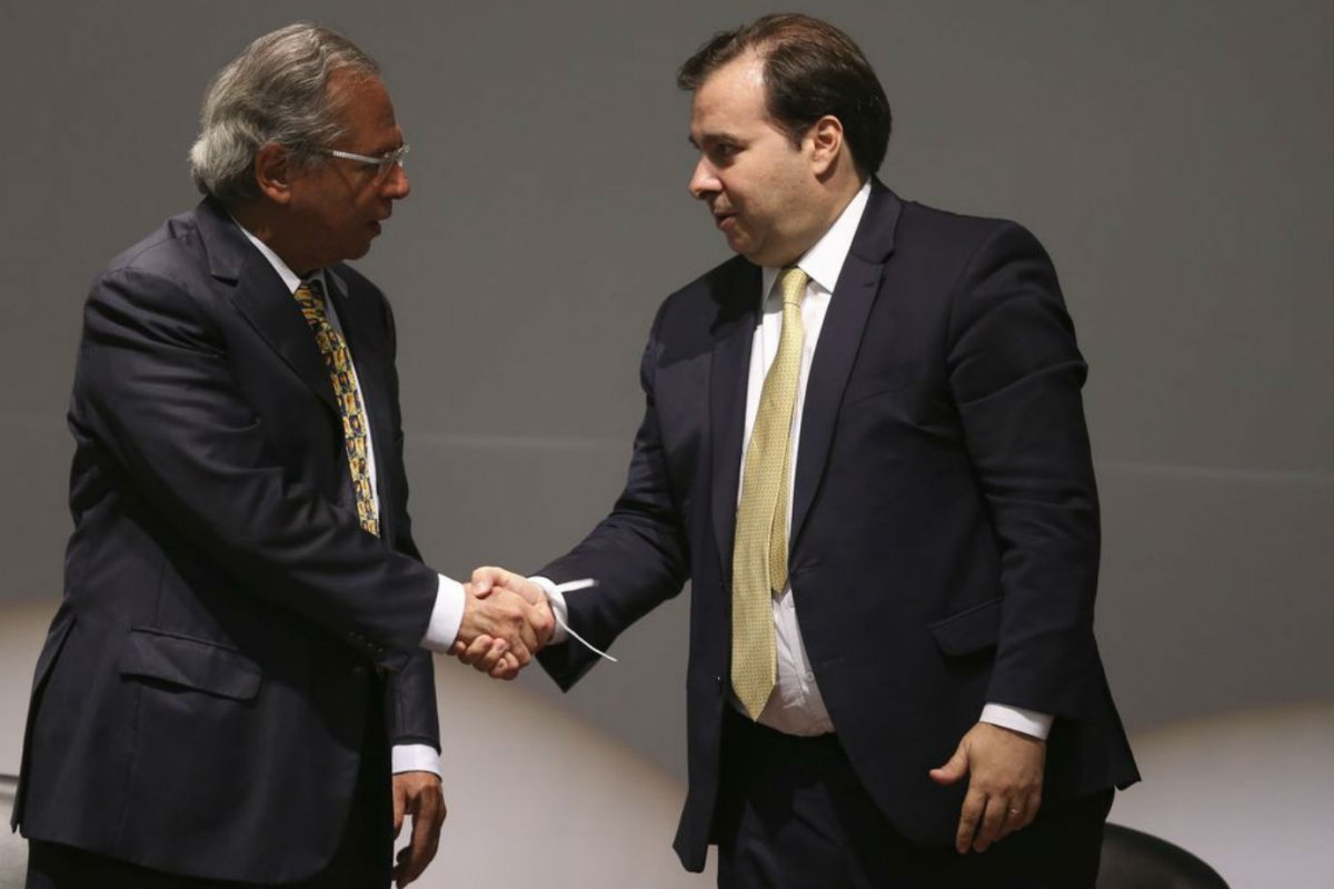 Maia e Guedes sinalizam aproximação para aprovação de reformas no pós-pandemia