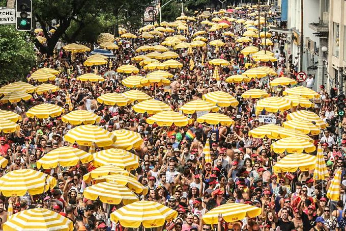 Prefeitura de SP adia carnaval 2021 devido ao coronavírus