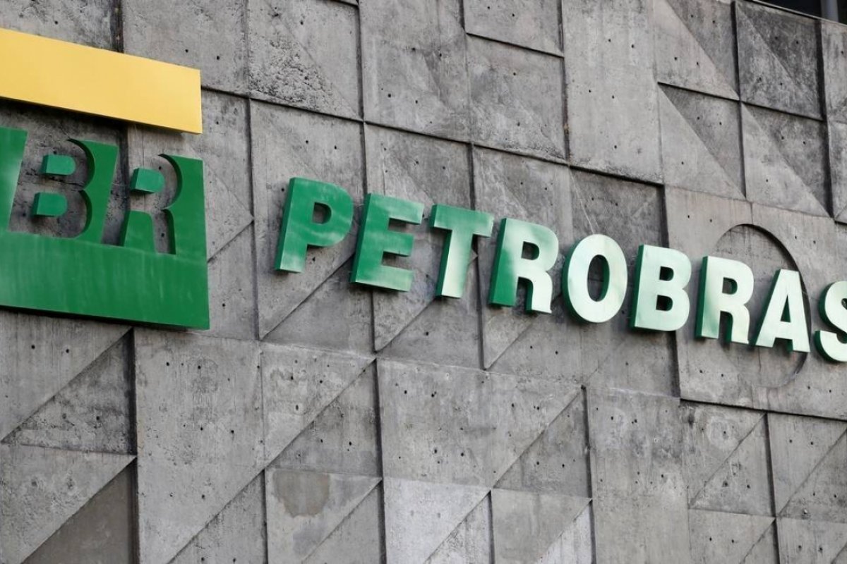 Petrobrás aprova contratação de três novas plataformas para o pré-sal da Bacia de Santos