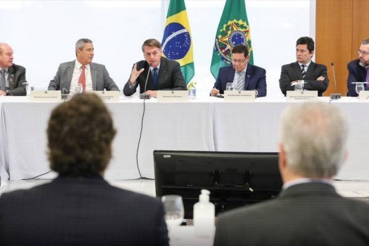  Aras determina apuração de crime a honra e calunia contra o presidente após denúncia de Moro