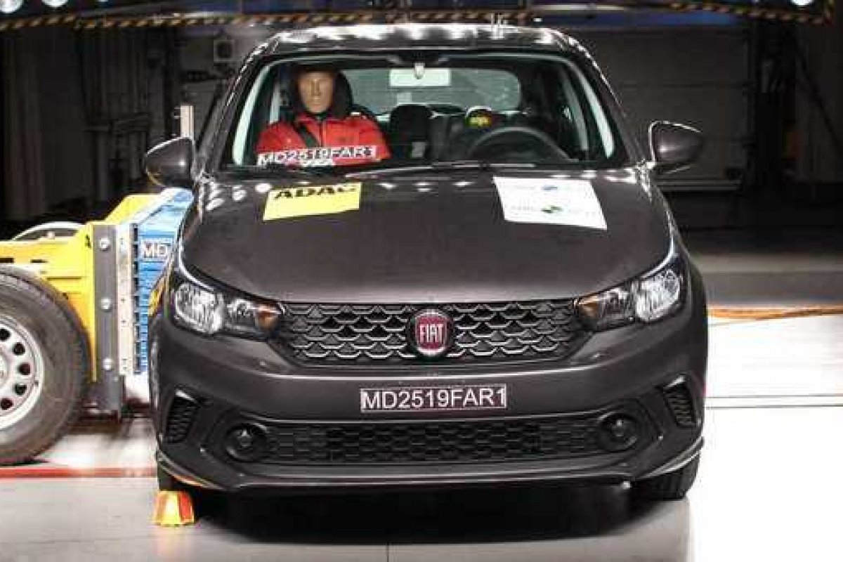 Fiat Argo e Cronos ficam com 3 estrelas em teste de colisão do Latin NCAP