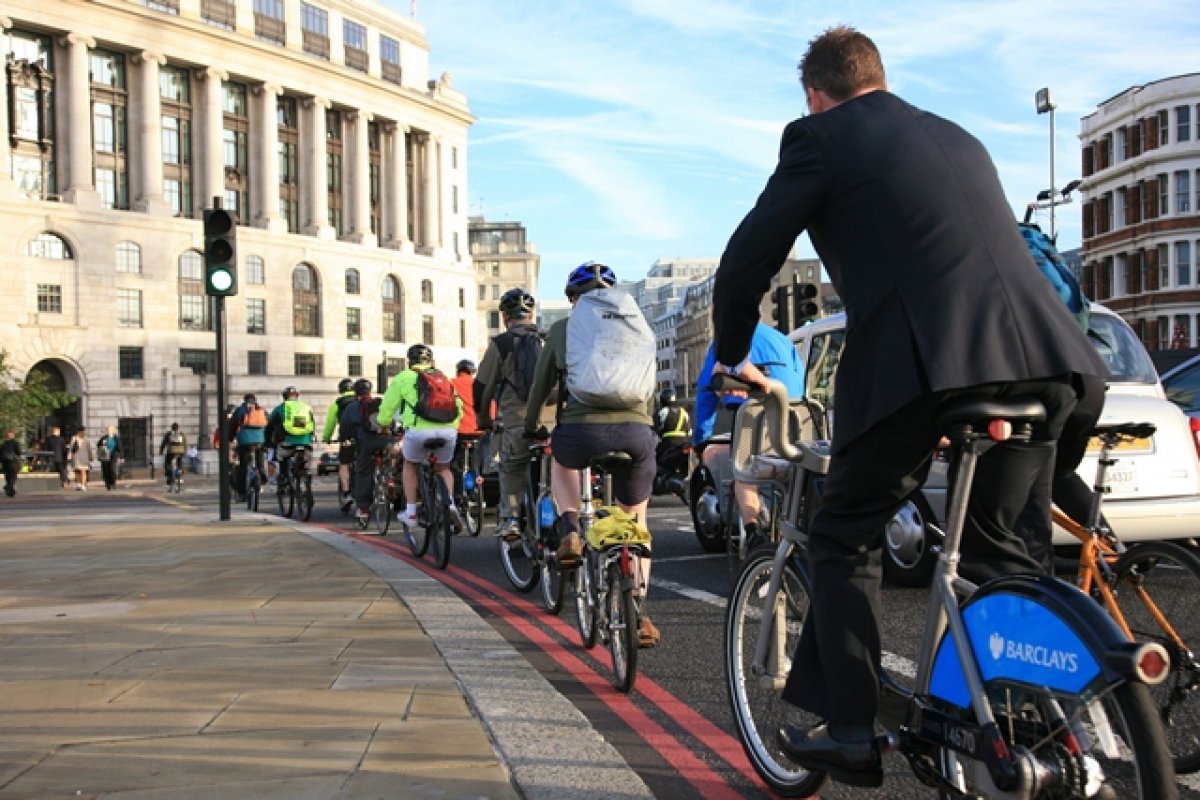 Inglaterra vai investir em ciclismo e promover caminhadas para população