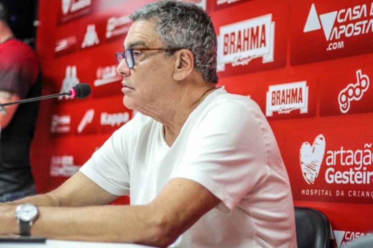 “A cada três anos você corre o risco de eleger um curioso, um oportunista e um ladrão”, dispara Paulo Carneiro sobre o Vitória 