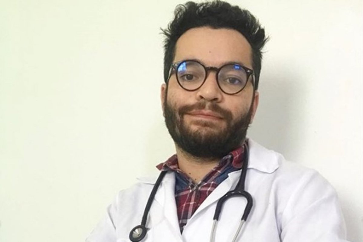 Corrente do bem: Médico promove jantar virtual para pacientes com HIV que precisem conversar