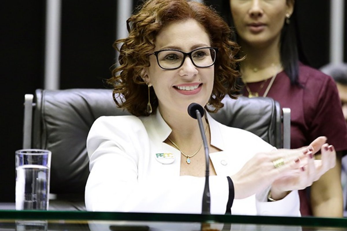 Veja vídeo: Carla Zambelli pede que população baiana "fique atenta" para gastos durante pandemia 