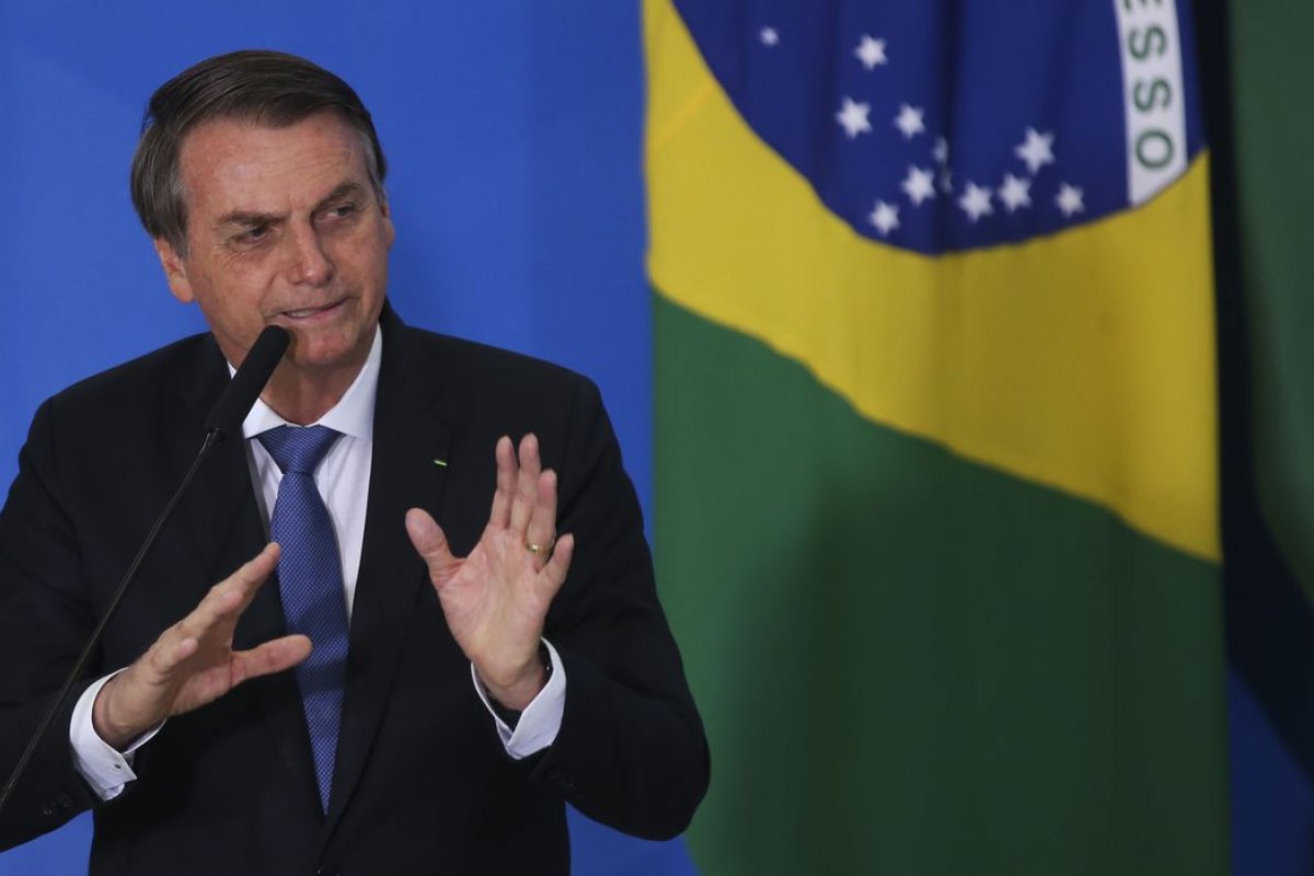 Projeto que previa prioridade a mulher chefe de família no pagamento do auxílio é vetado