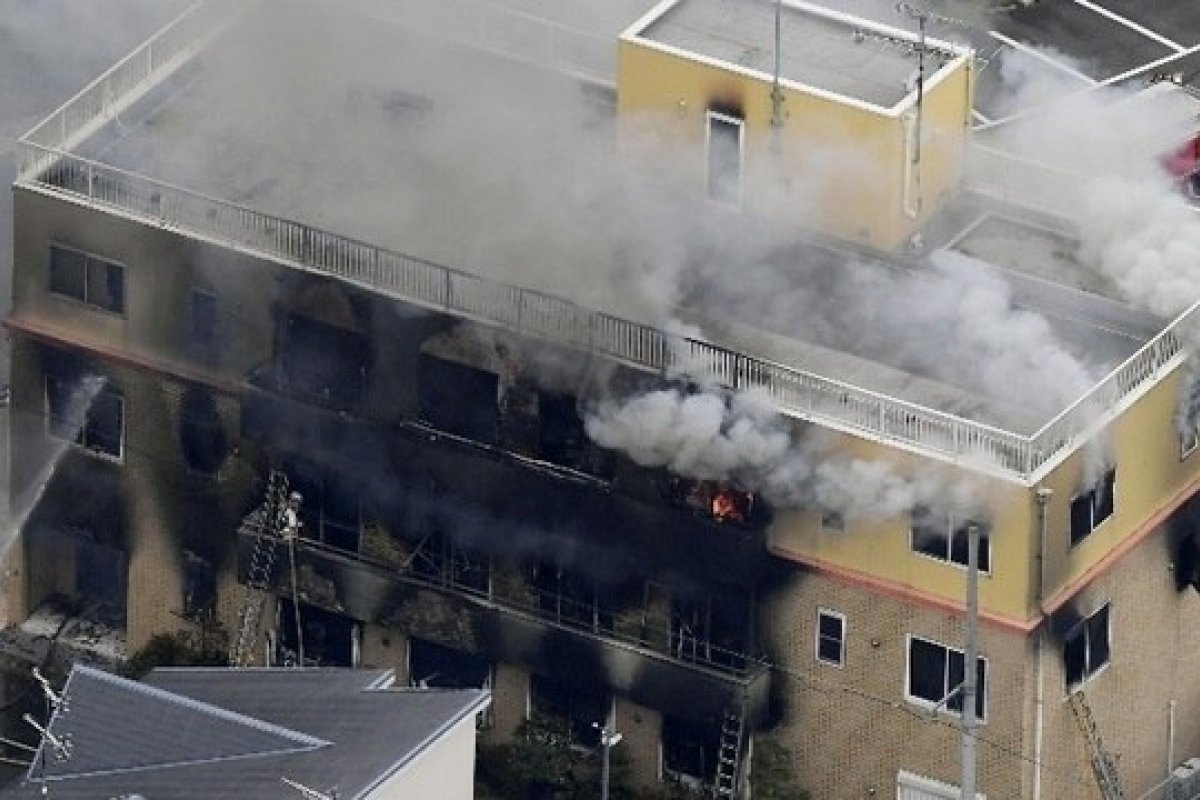 Incêndio criminoso deixa pelo menos 16 mortos no Japão