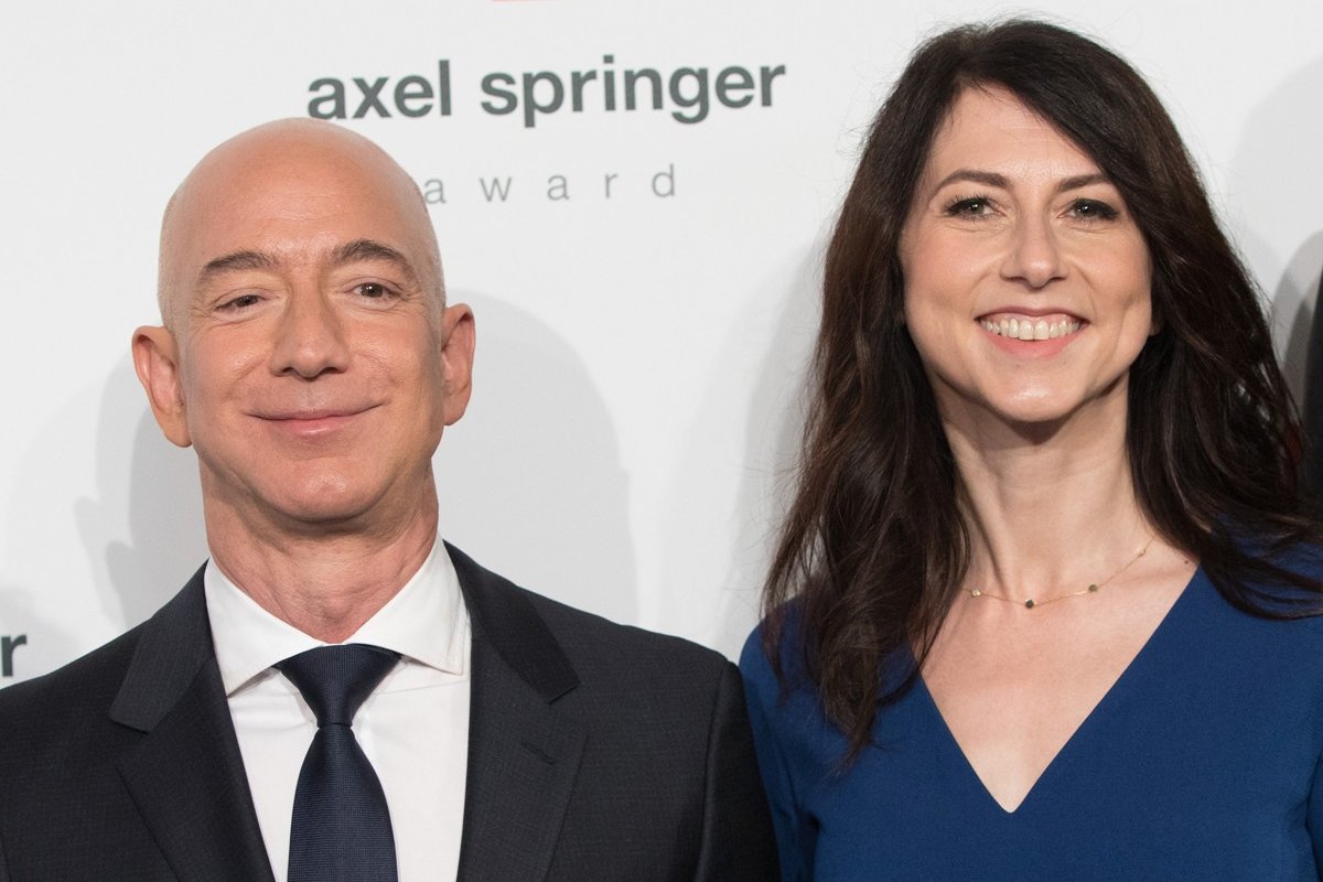 Ativista, ex-mulher de Jeff Bezos, doa R$ 8,6 bilhões para instituições de caridade