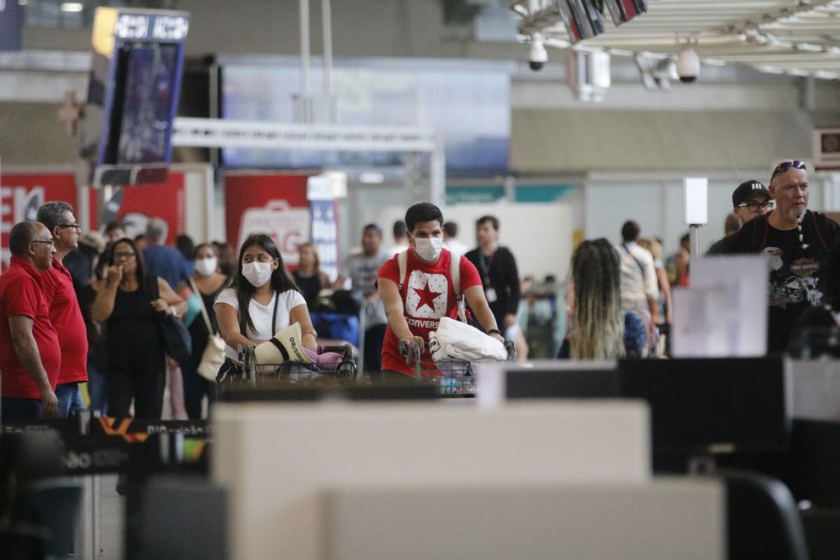 Brasil decide reabrir fronteiras aéreas para turistas