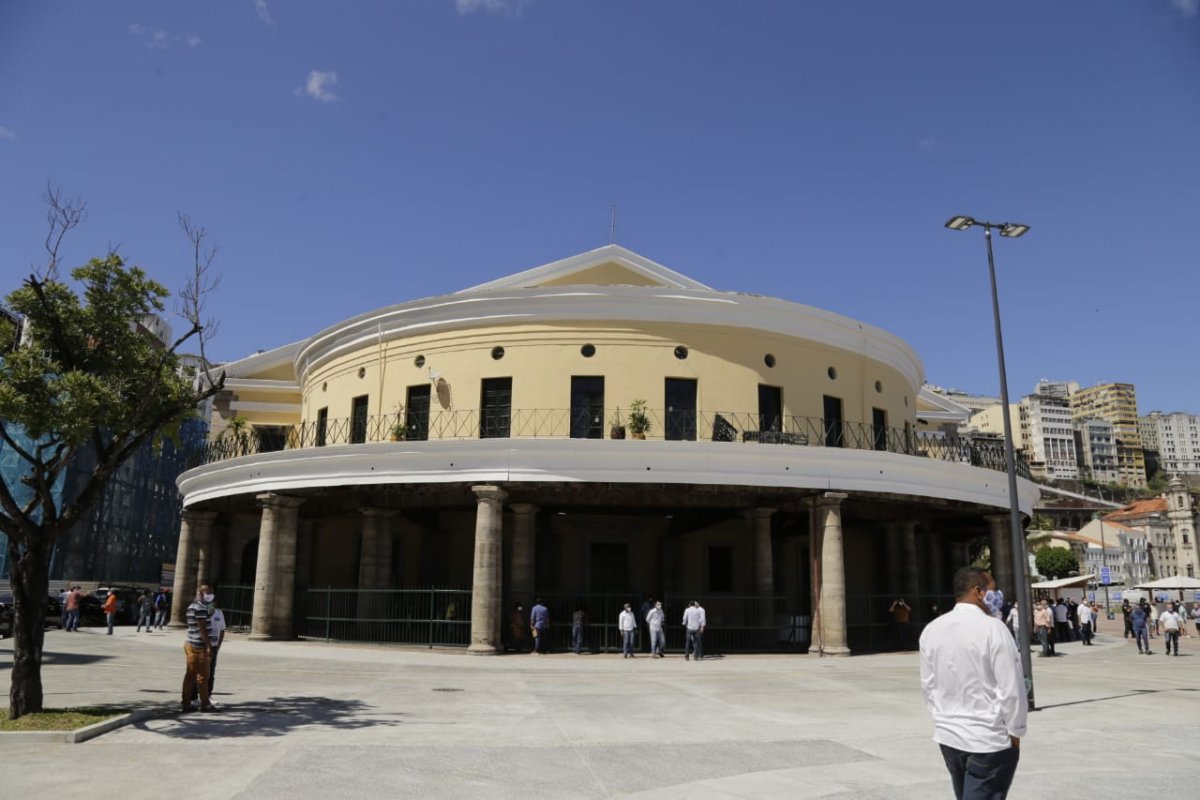 Requalificação da Praça Cairu é entregue nesta quinta-feira (30)
