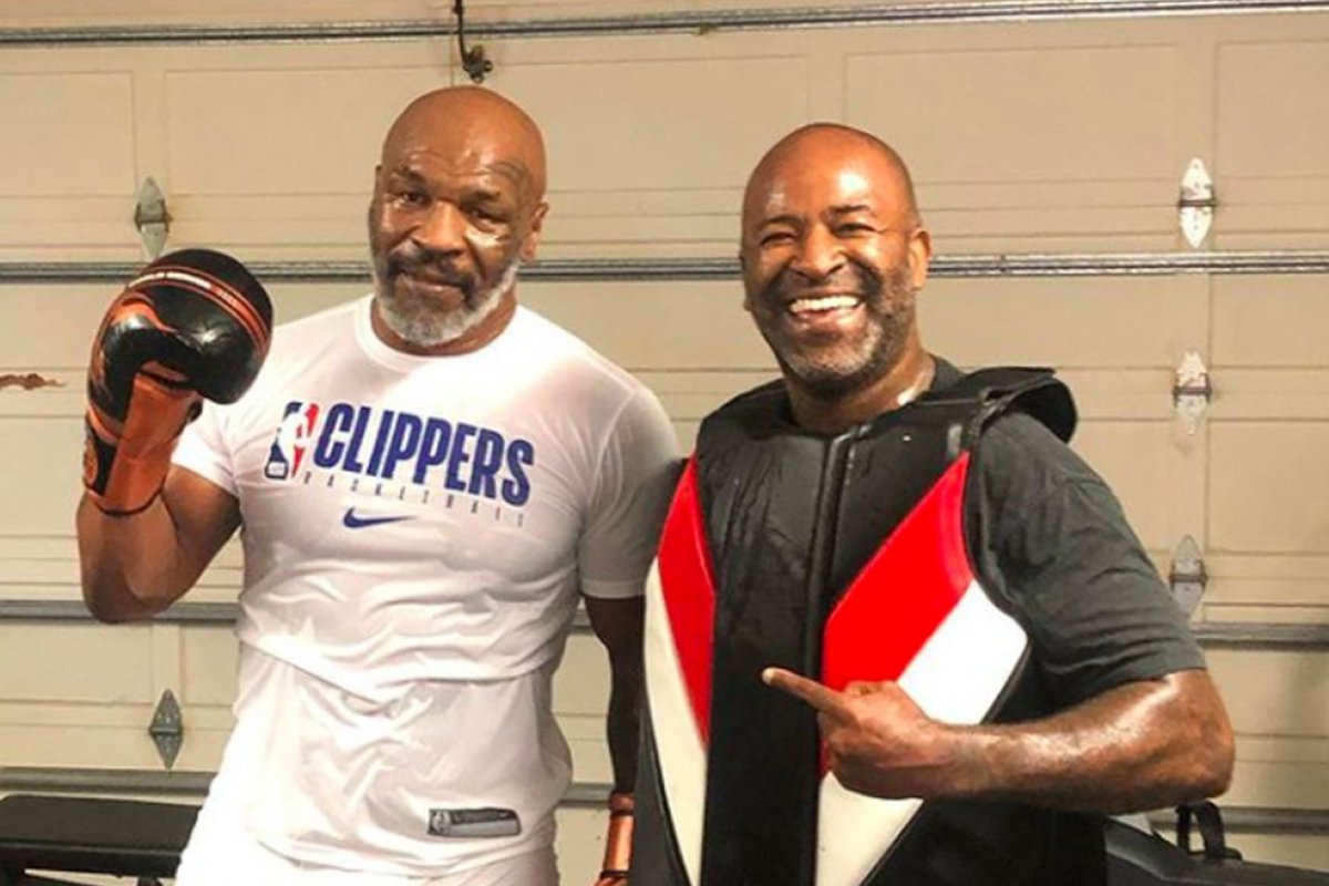 "O Mike Tyson está de volta, para nossa alegria", afirma técnico brasileiro 