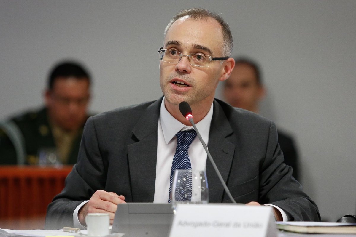 Mendonça se coloca a disposição para explicar suposto relatório com informações de servidores contrários ao governo