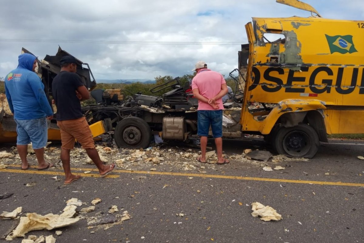 Carro-forte é explodido durante tentativa de assalto no norte da Bahia