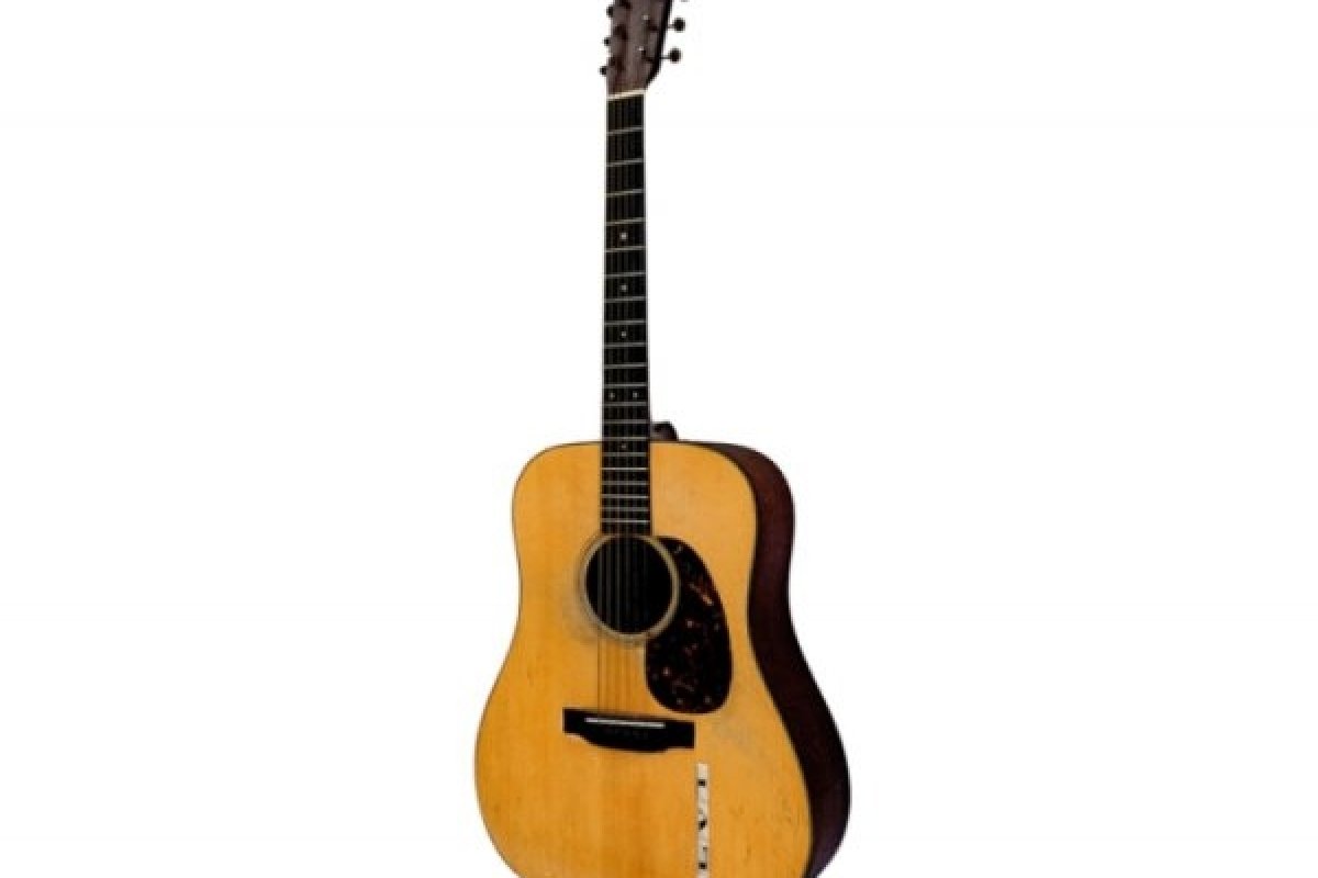 Violão do modelo 1942 Martin D-18 que pertenceu a Elvis Presley vai a leilão e bate recorde  