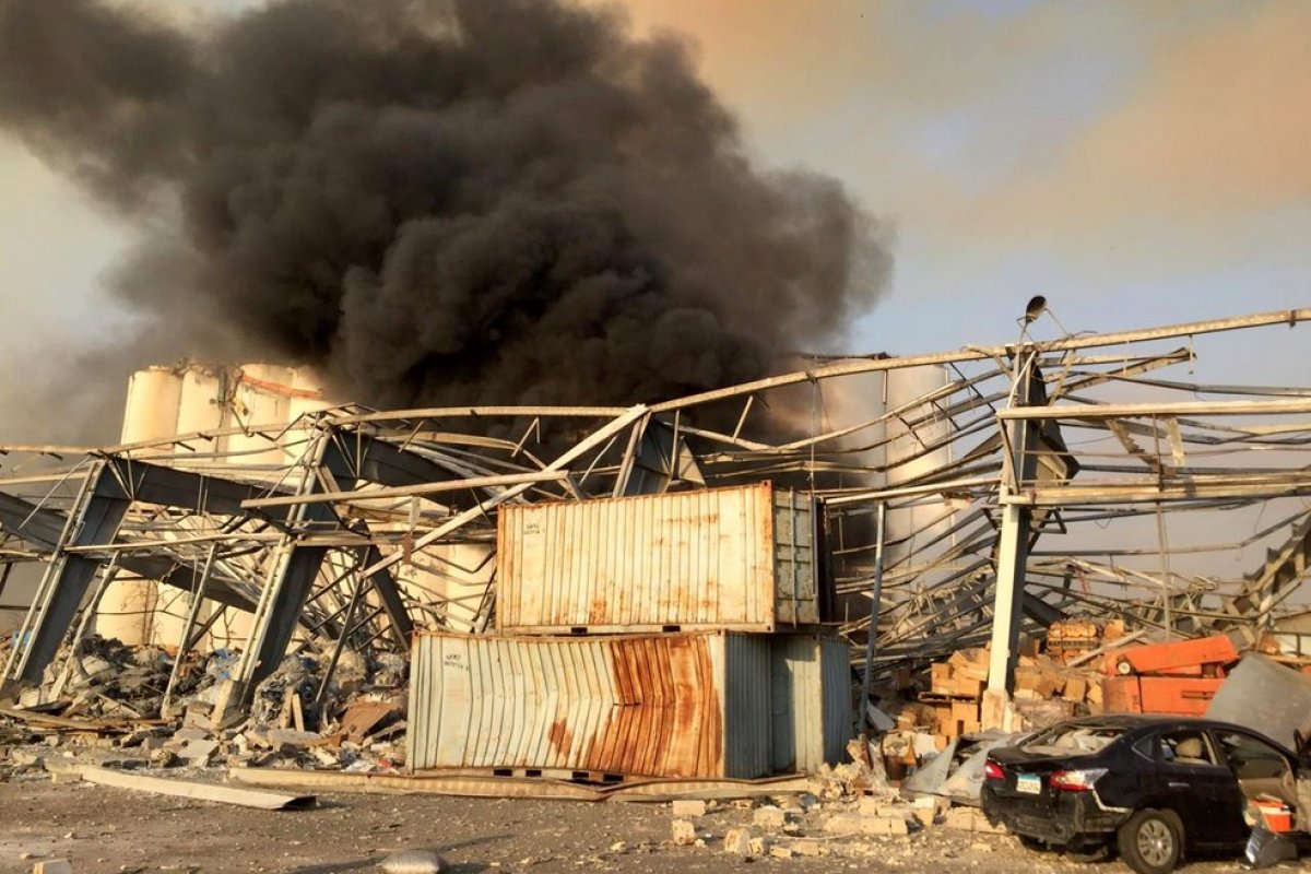 Vídeos: Forte explosão atinge porto de Beirute, no Líbano