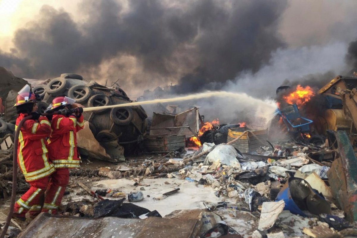 Explosão na área portuária de Beirute deixa ao menos 73 mortos, afirmam autoridades locais 