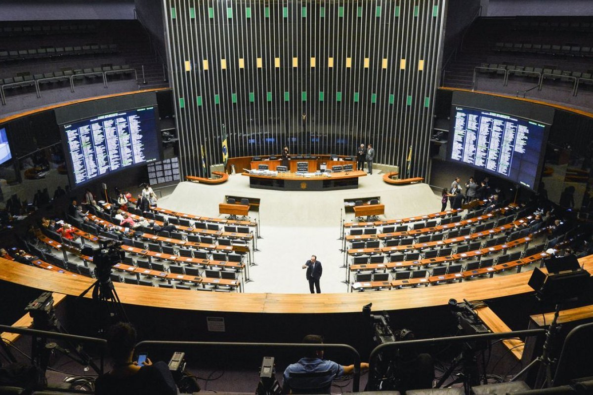 PSOL quer ouvir responsável por "dossiê de servidores antifascistas" na Câmara