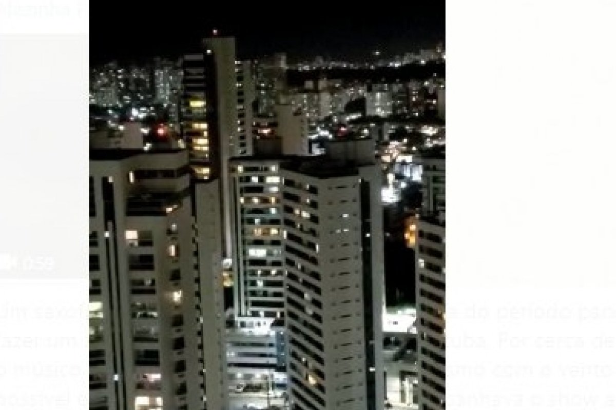 Vídeo: músico anima vizinhos com show de saxofone  