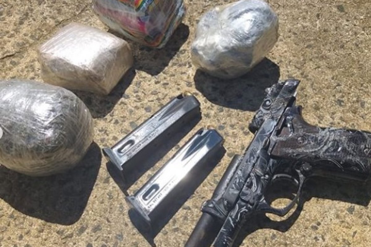 Homem é preso ao tentar arremessar drogas para presídio da Mata Escura 