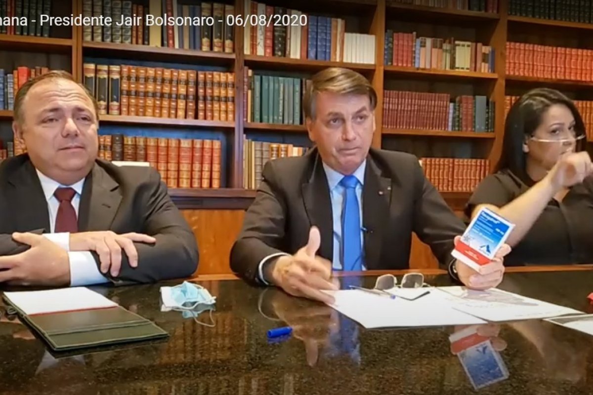 "O governador da Bahia está proibindo o medicamento", afirma Bolsonaro sobre o uso de cloroquina  