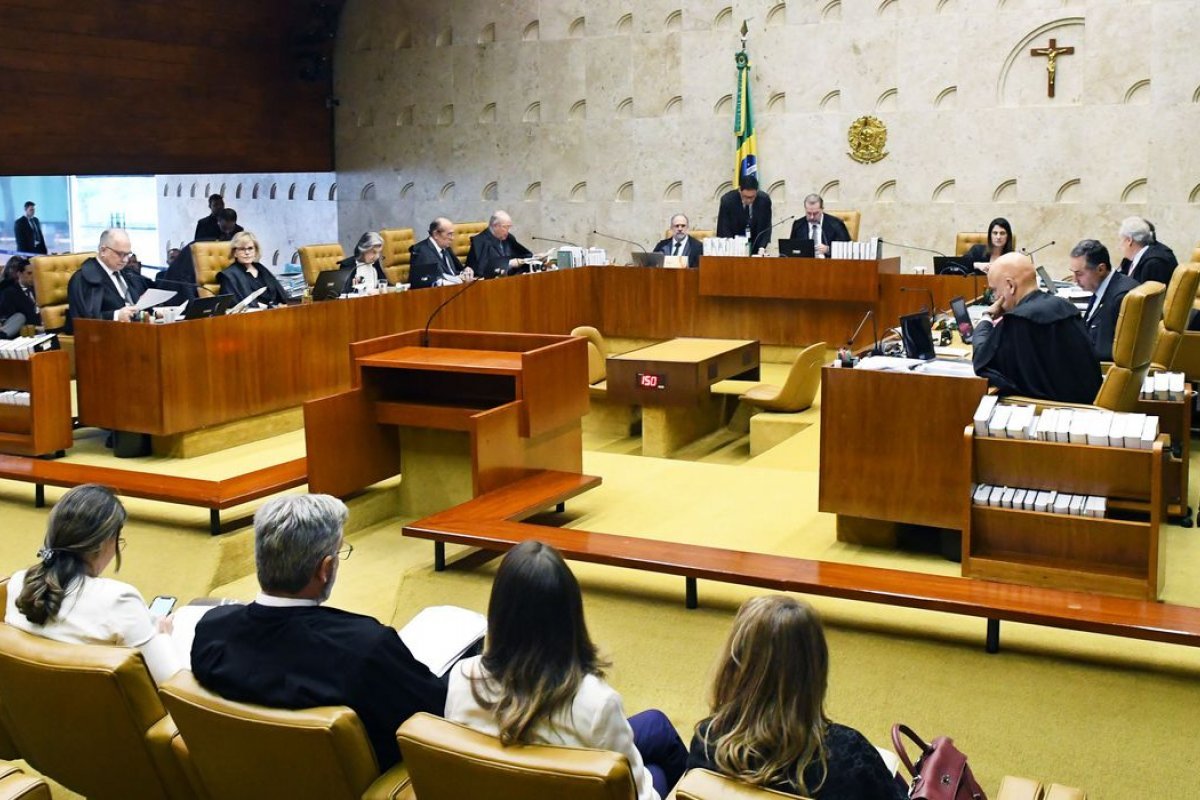 Ministra do STF determina arquivamento de ação que apontava suspeição de Aras em inquérito contra Brolsonaro 