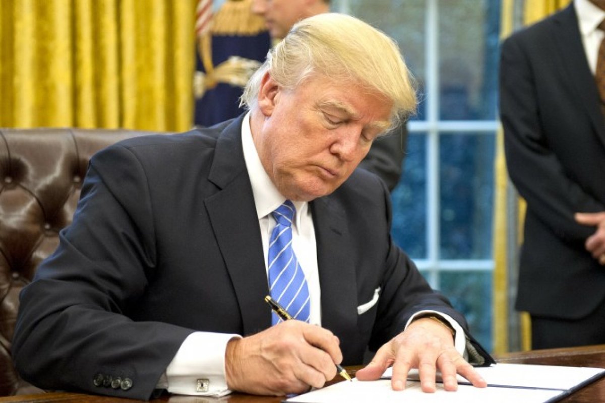 Donald Trump cria conselho de líderes e investiga venda de partes de bebês abortados