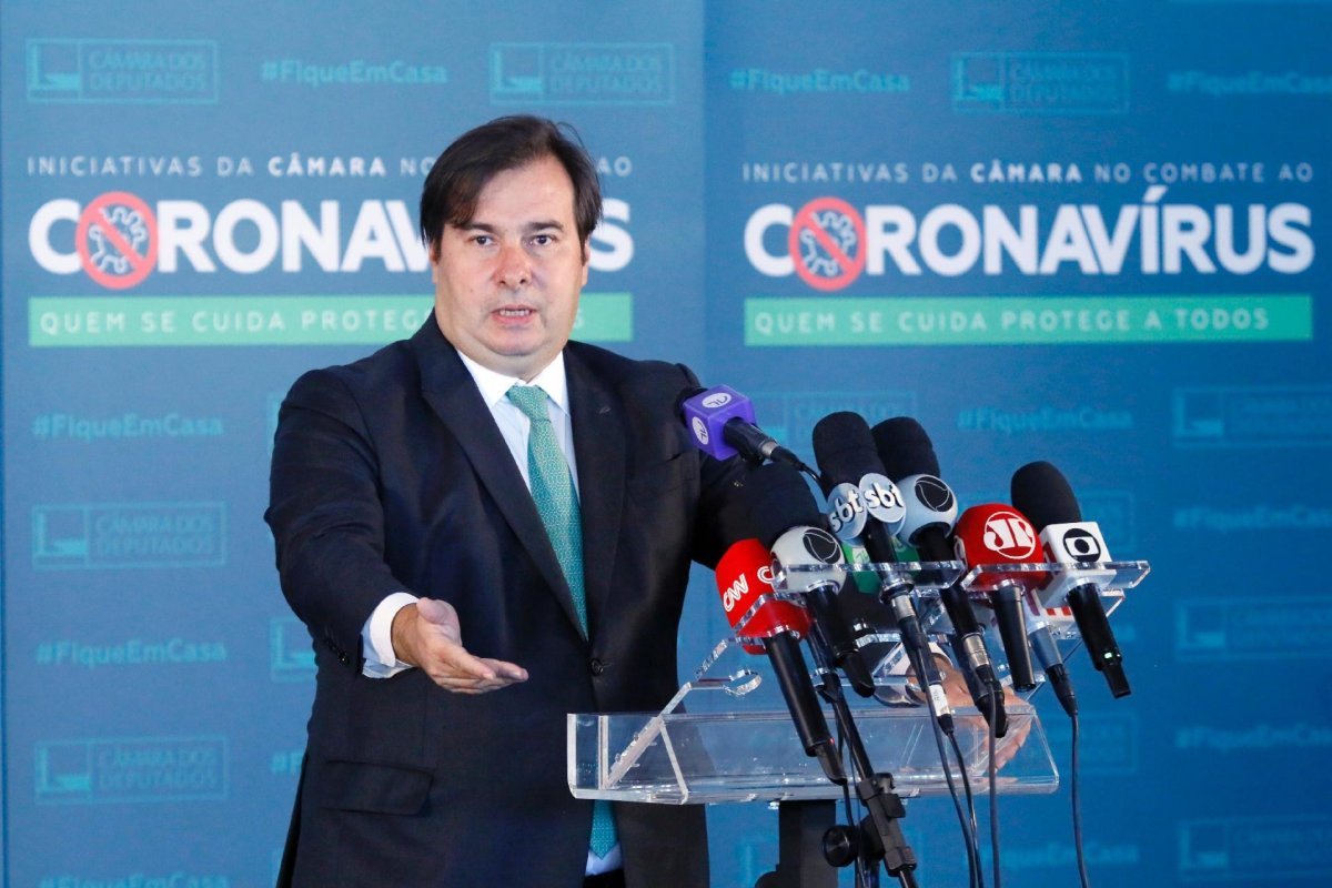 Presidente da Câmara, Maia fala sobre “muro” para separar Forças Armadas e governo federal