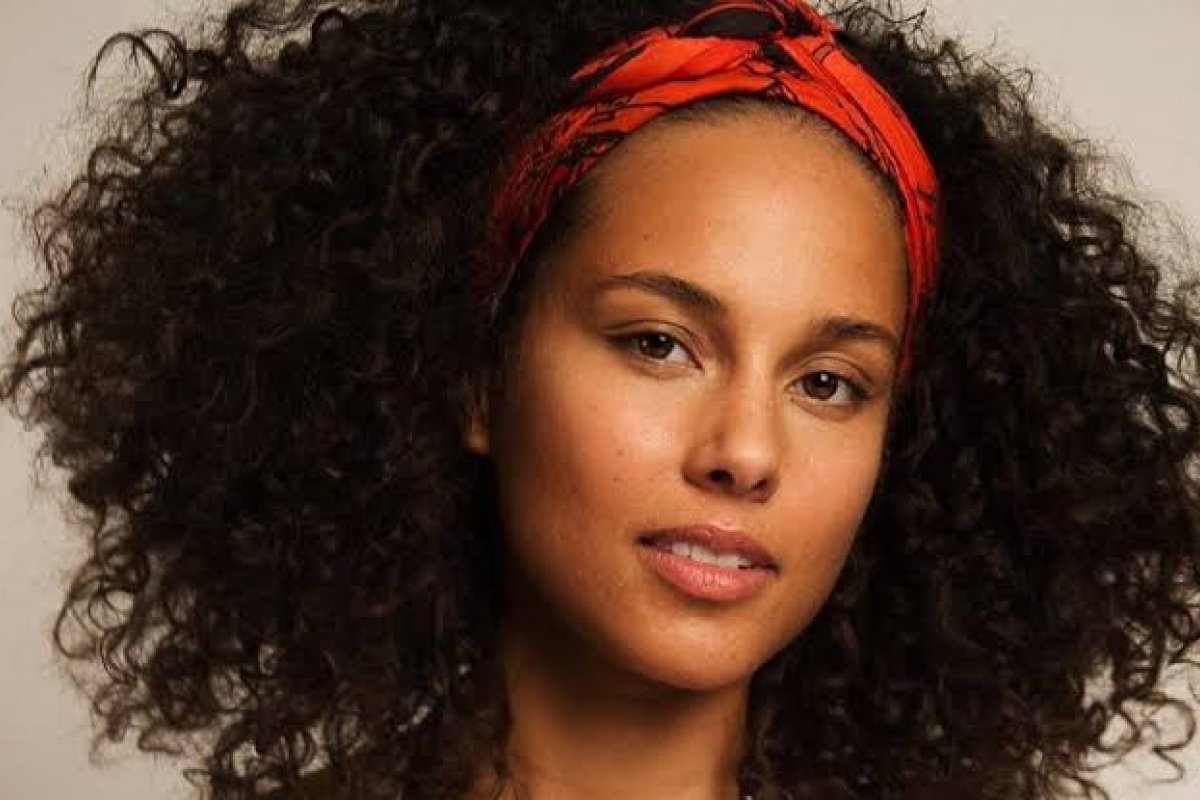 Alicia Keys lançará linha de maquiagem e cuidados para a pele em 2021 